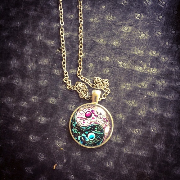 Ying Yang Tibet Silver Cabochon Butterfly Necklace - Picture 8 of 8